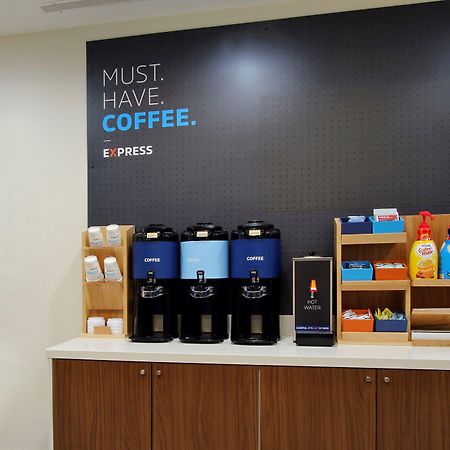 Holiday Inn Express Corning By Ihg Екстериор снимка