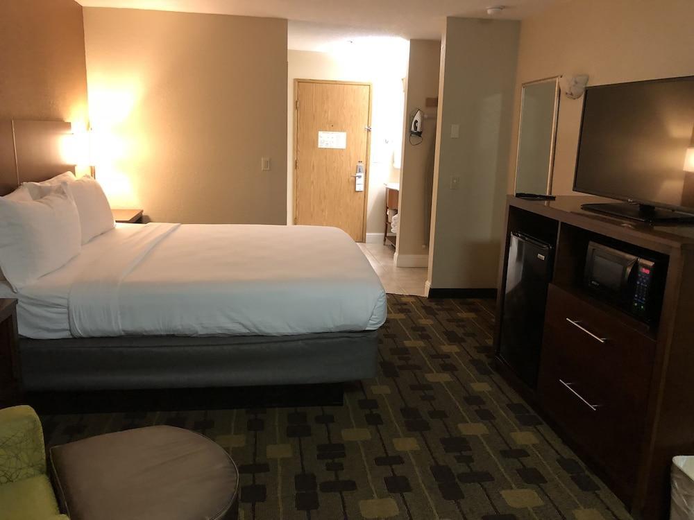 Holiday Inn Express Corning By Ihg Екстериор снимка