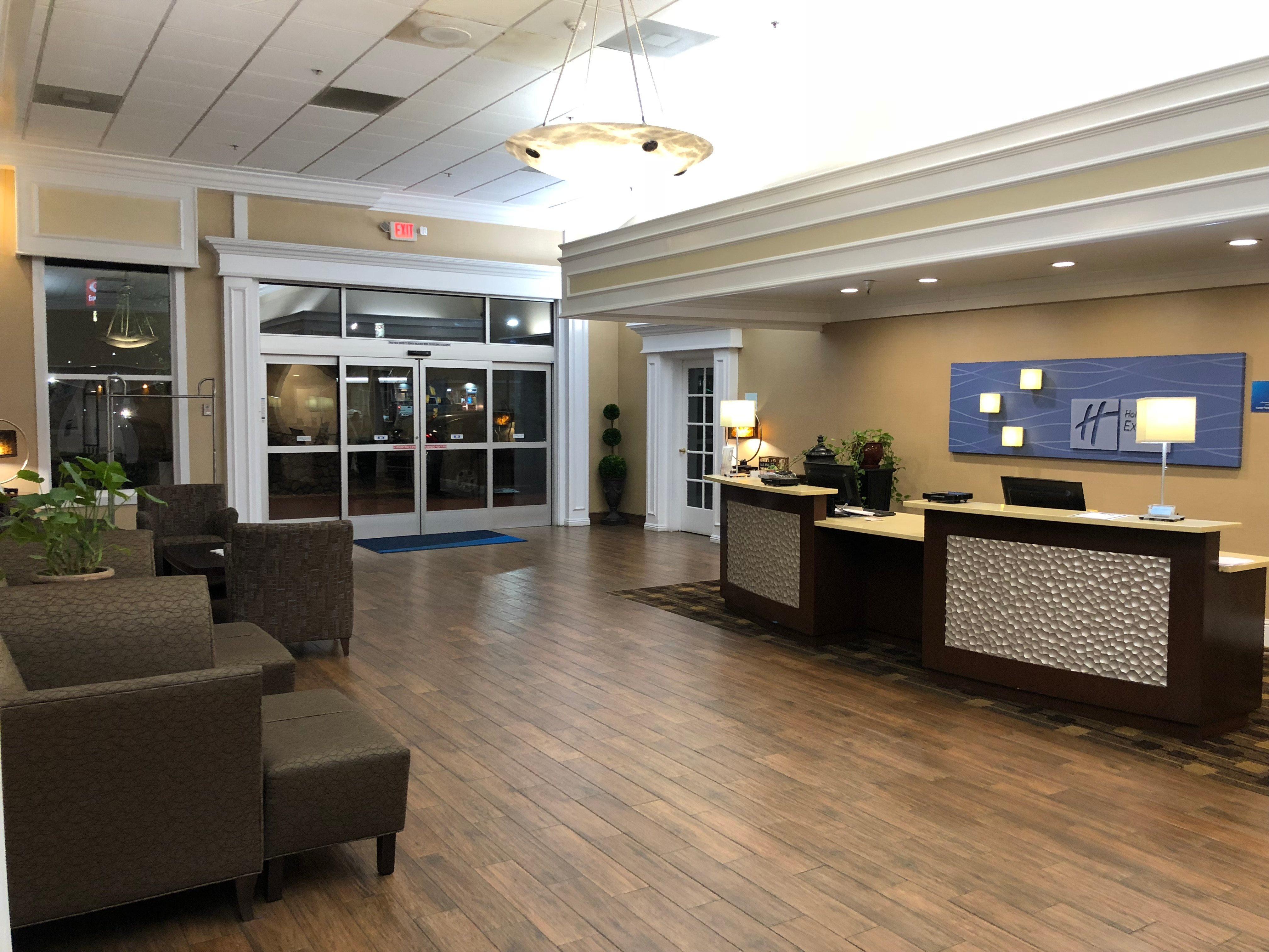 Holiday Inn Express Corning By Ihg Екстериор снимка