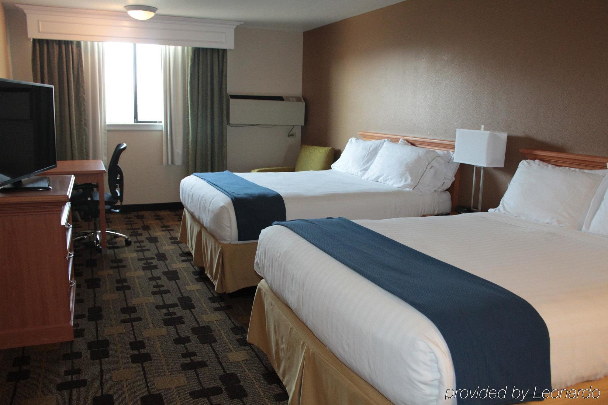 Holiday Inn Express Corning By Ihg Екстериор снимка