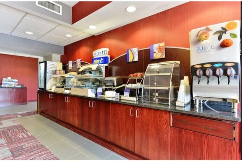 Holiday Inn Express Corning By Ihg Екстериор снимка