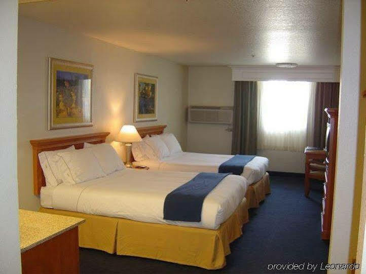 Holiday Inn Express Corning By Ihg Екстериор снимка